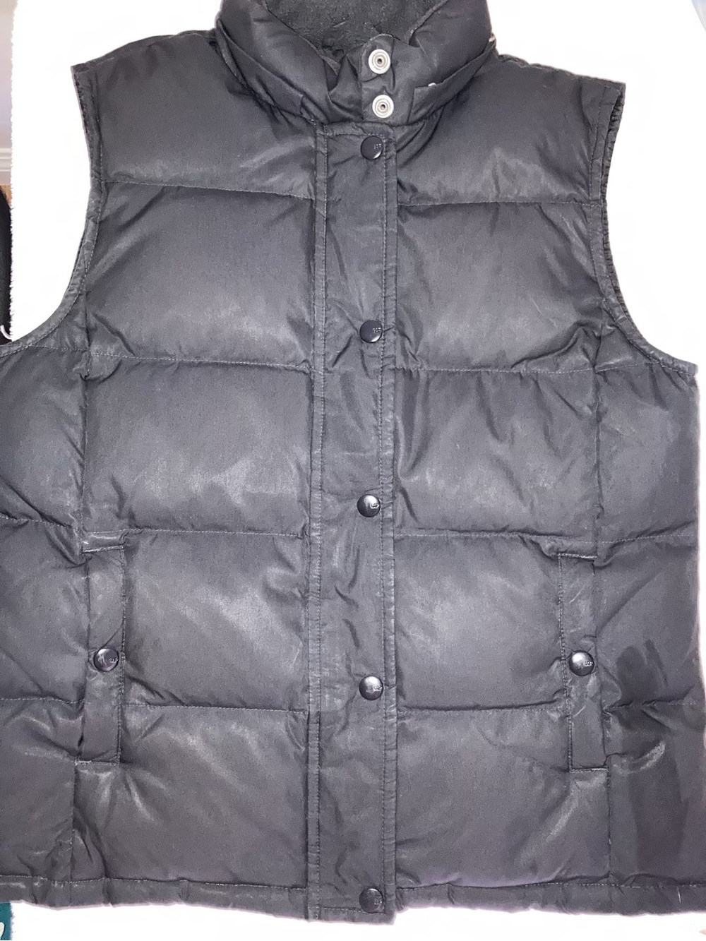 Classic Gap Women’s Quilted Puffer Vest in Black